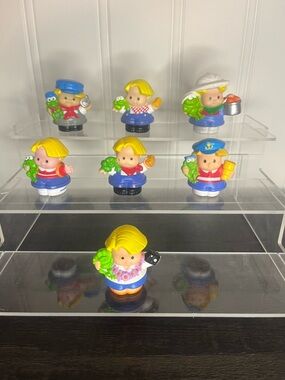 Litttle people Eddie with frogs